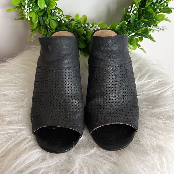 Adam Tucker Black Perforated Leather Block Heeled Mules Slides Size 9.5 - Picture 2 of 7